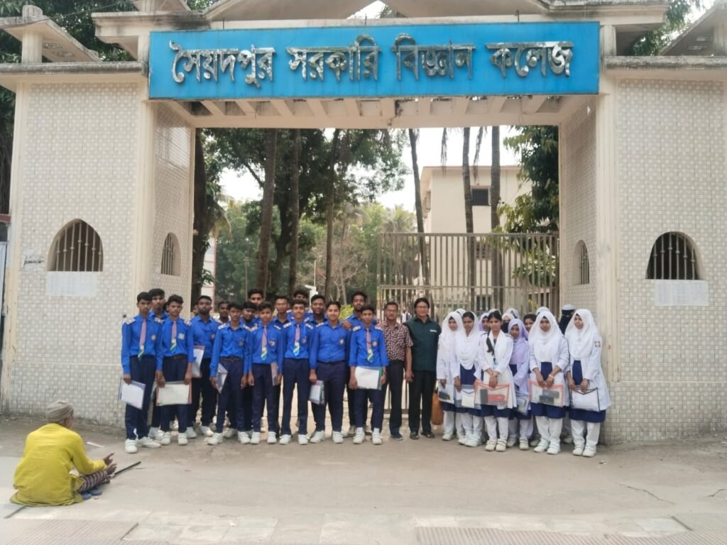 Photo session was held in front of the exam center with students