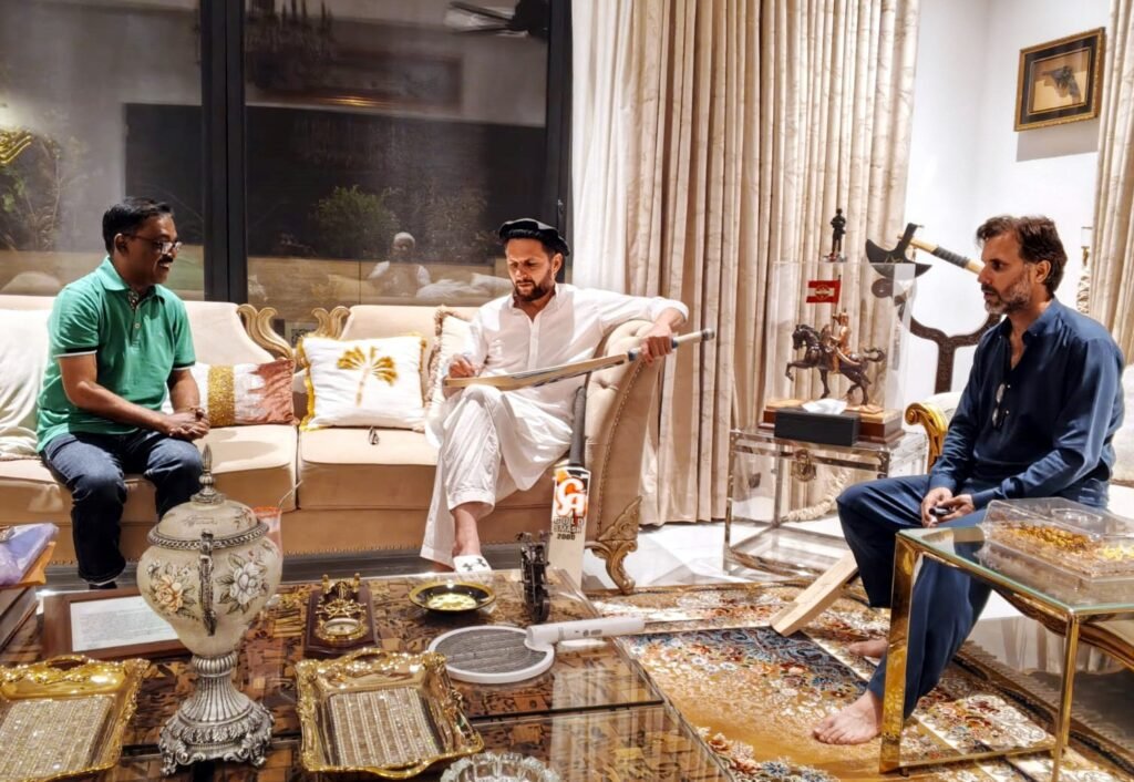 Courtesy meeting between Haroon Ur Rashid (HID) and Shahid Afridi of Shahid Afridi Foundation to discuss humanitarian collaboration.