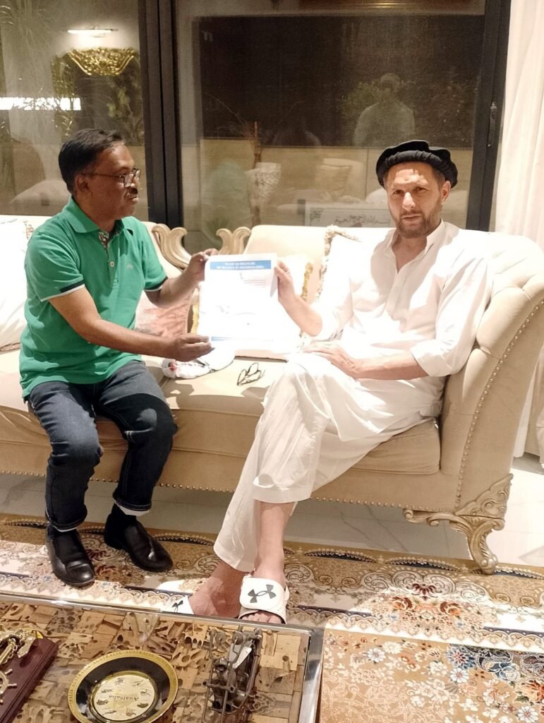 Courtesy meeting between Haroon Ur Rashid (HID) and Shahid Afridi of Shahid Afridi Foundation to discuss humanitarian collaboration.